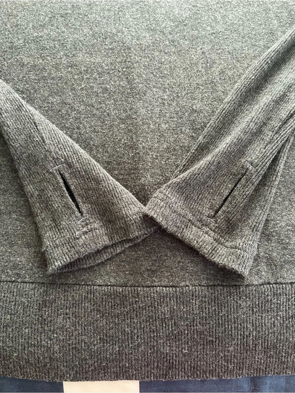 🧘🏽‍♀️ EUC Alo Yoga Charcoal Gray Intricate Long Sleeve Yoga Sweater - Sz Medium